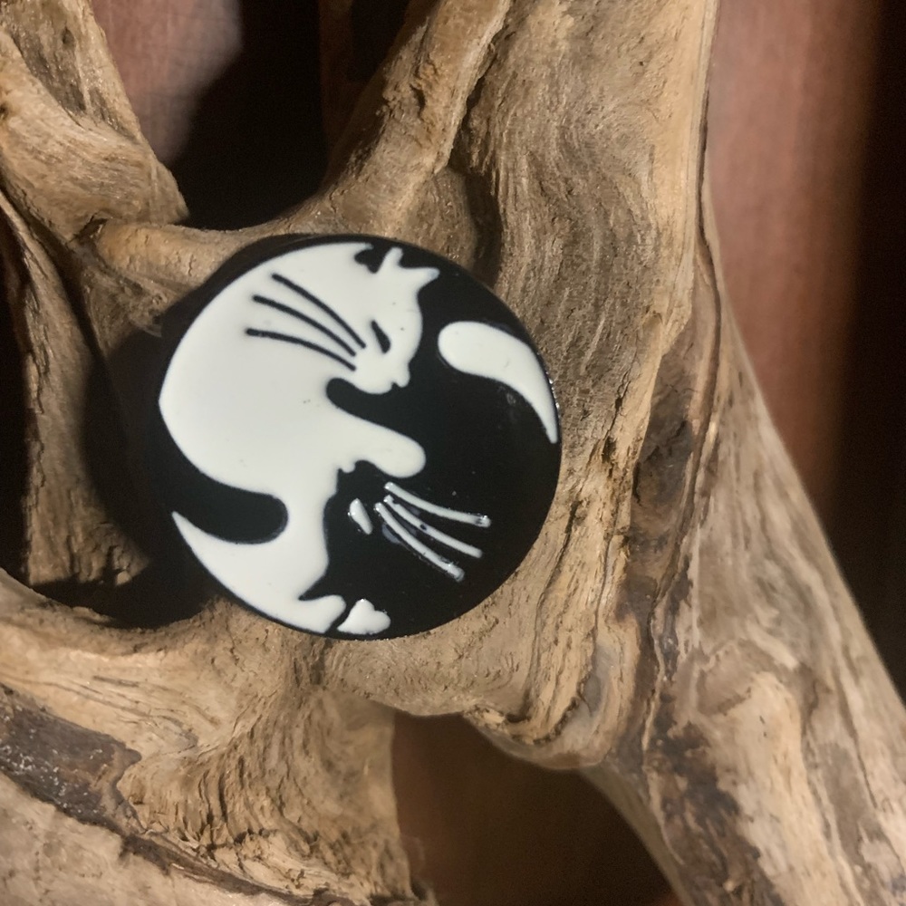 Ying Yang cat pin